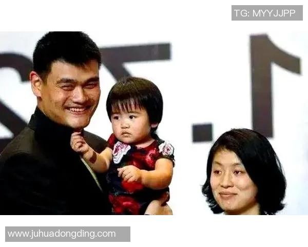 姚明背后的掌舵者揭秘：那些影响他职业生涯的重要人物与故事