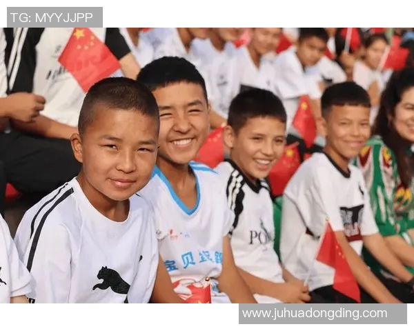 足球明星亲临新疆喀什助力足球发展点燃年轻梦想