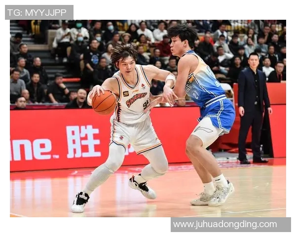 CBA北京与新疆激烈冲突引发关注球迷与媒体热议赛场暴力事件 CBA北京与新疆激烈冲突引发关注球迷与媒体热议赛场暴力事件