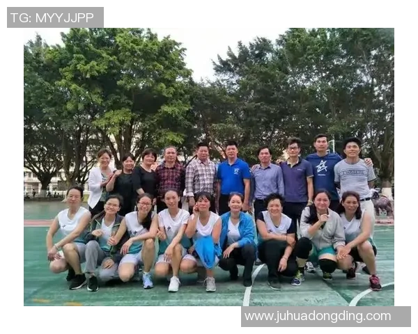 篮球明星齐聚一堂共同排队展现风采与友谊的精彩瞬间